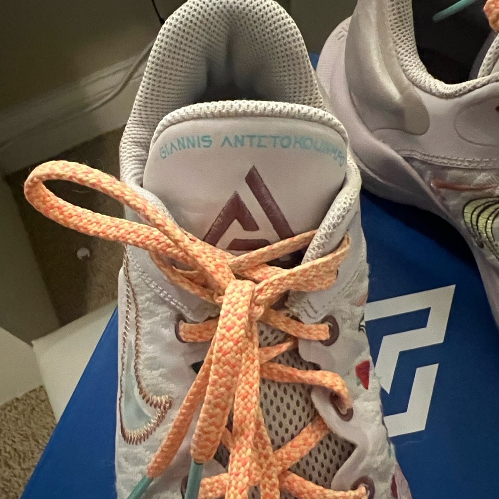 Nike Kids Giannis immortality Basketball Shoes youth size 5 - Picture 7 of 9